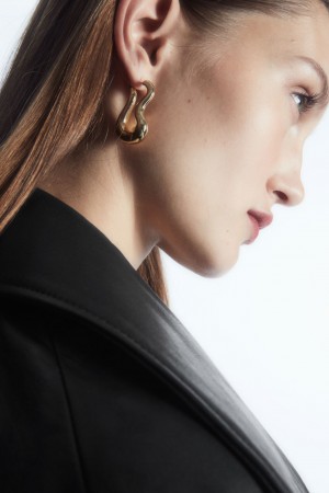 Aretes COS Wavy Hoop Mujer Dorados | México VUDL-24603