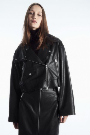 Chamarras COS Oversized Cropped Cuero Ciclismo Mujer Negros | México MQGT-63517